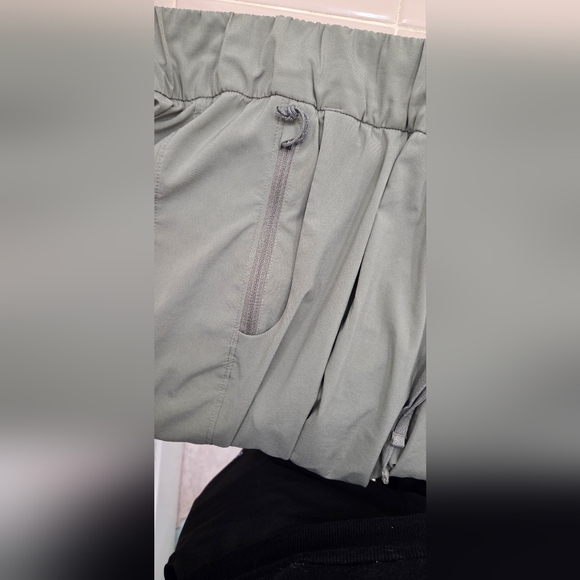 Patagonia Women's Terrebonne Joggers in Rock Geeen - Picture 10 of 11